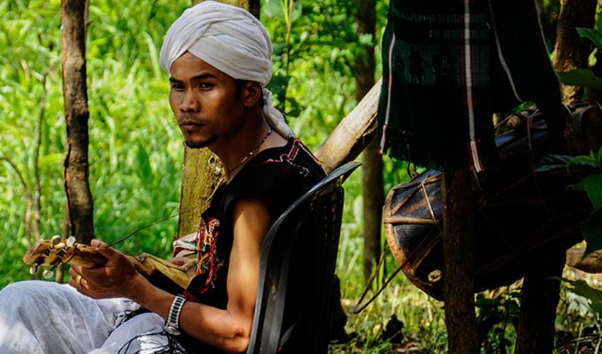 Umden: Weave Your Way into History
