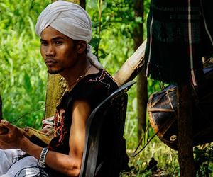 Umden: Weave Your Way into History
