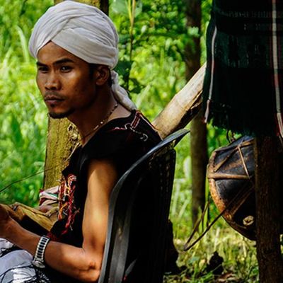 Umden: Weave Your Way into History